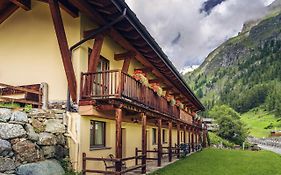 Chalet Du Lys Hotel & Spa